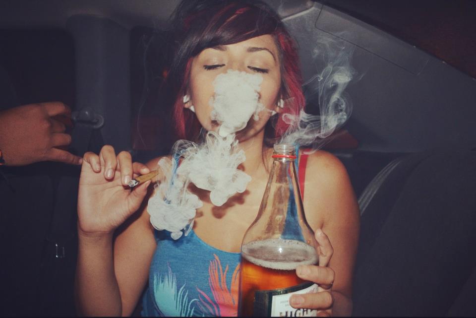 stoner-girls-smoking-weed-gallery-2-4.jpg