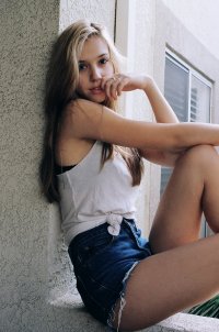 Alexis_Ren.jpg