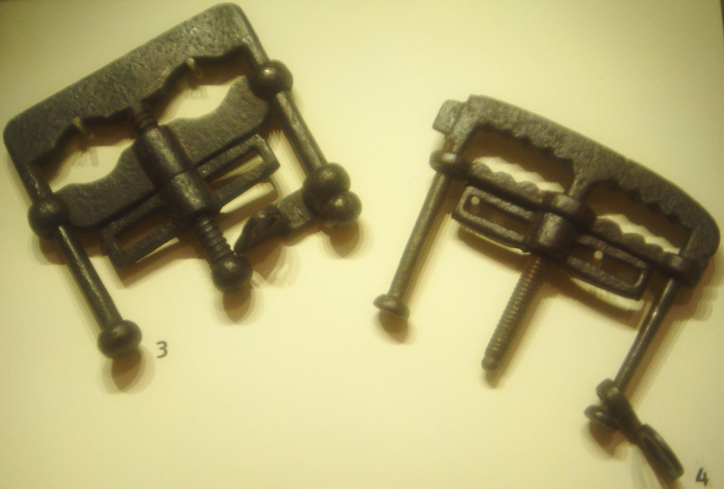 Thumbscrews_dsc05365.jpg