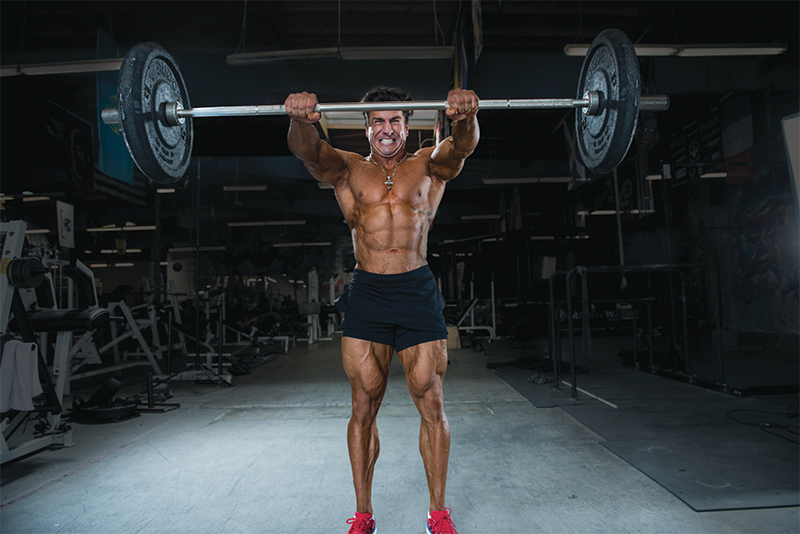 IM0517_FEAT_Shoulders_Svetozar_5.jpg